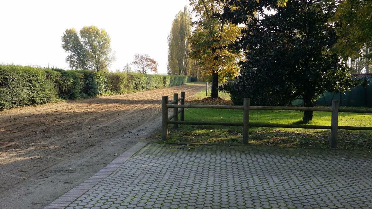Scuderia 100 Pertiche Villa Villanterio Eksteriør bilde